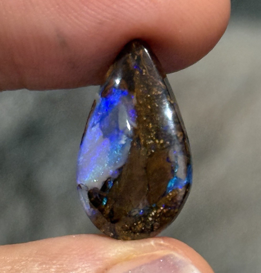 7.8ct 20.5×11.8×4.3mm Purple Crystal Pipe Australian Boulder Opal Cabochon Gem
