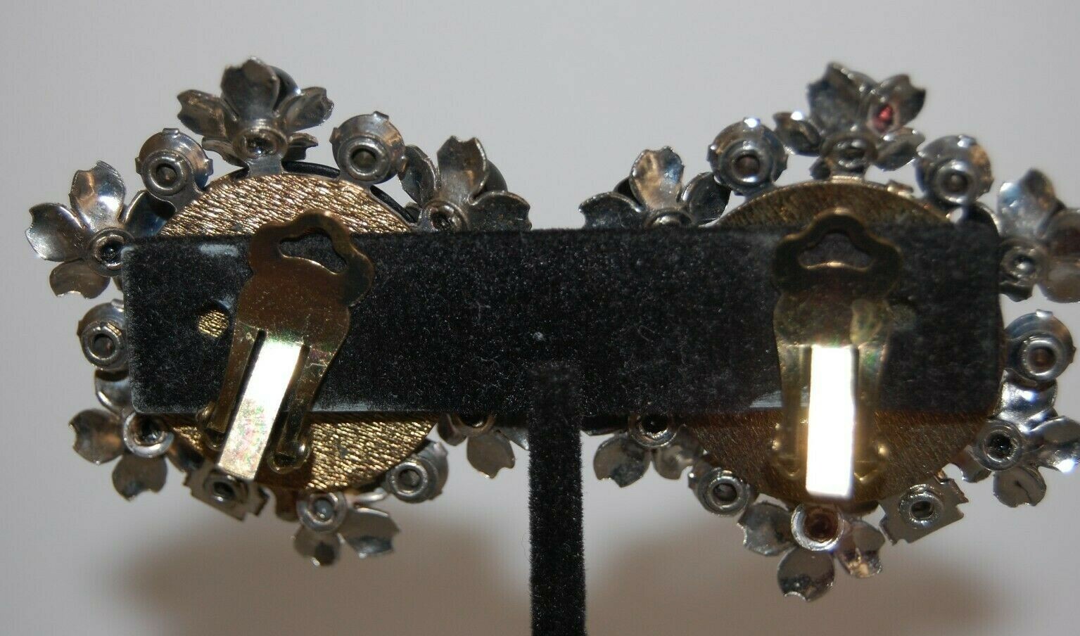 Elegant Vtg 80’s Couture Black Cabochon Beaded Flowers Silver Tone Clip Earrings