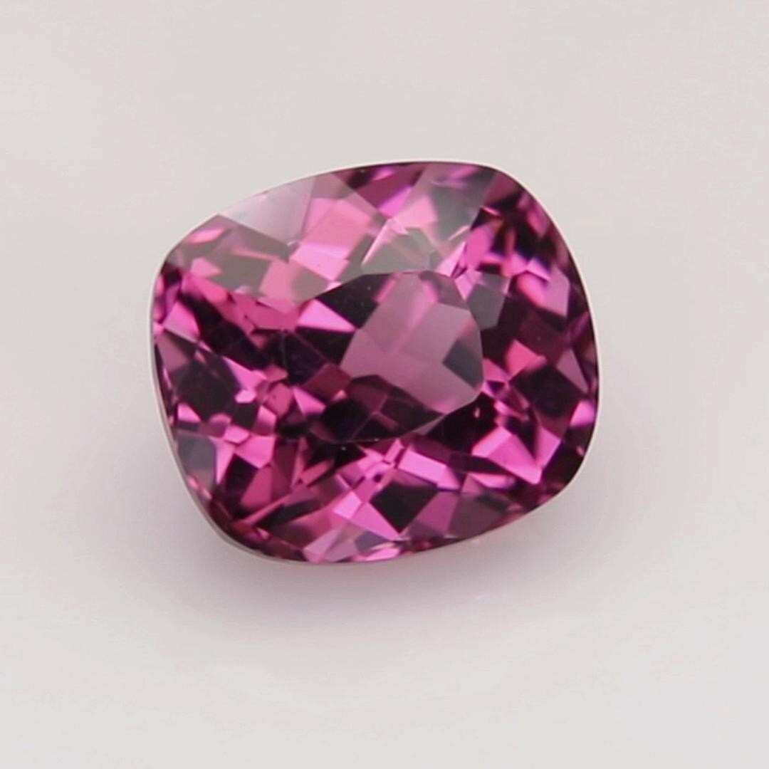 1.12 carats – Fine Grade Purplish Pink Natural Malaya Garnet Cushion 25023610