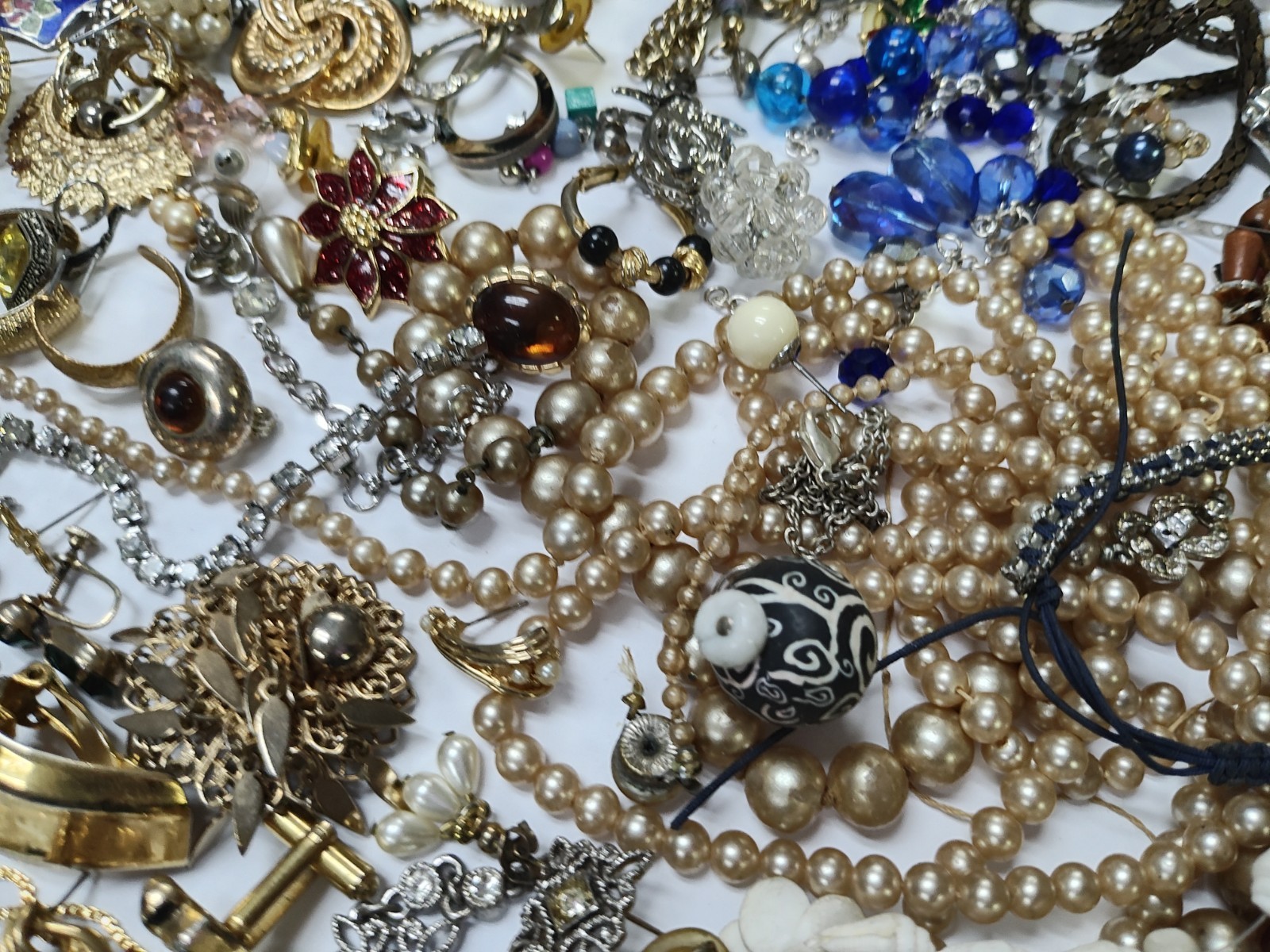 Huge Estate Junk Jewelry Lot 7lbs Earrings Screw Back Clip On Etc (Read Desc.)