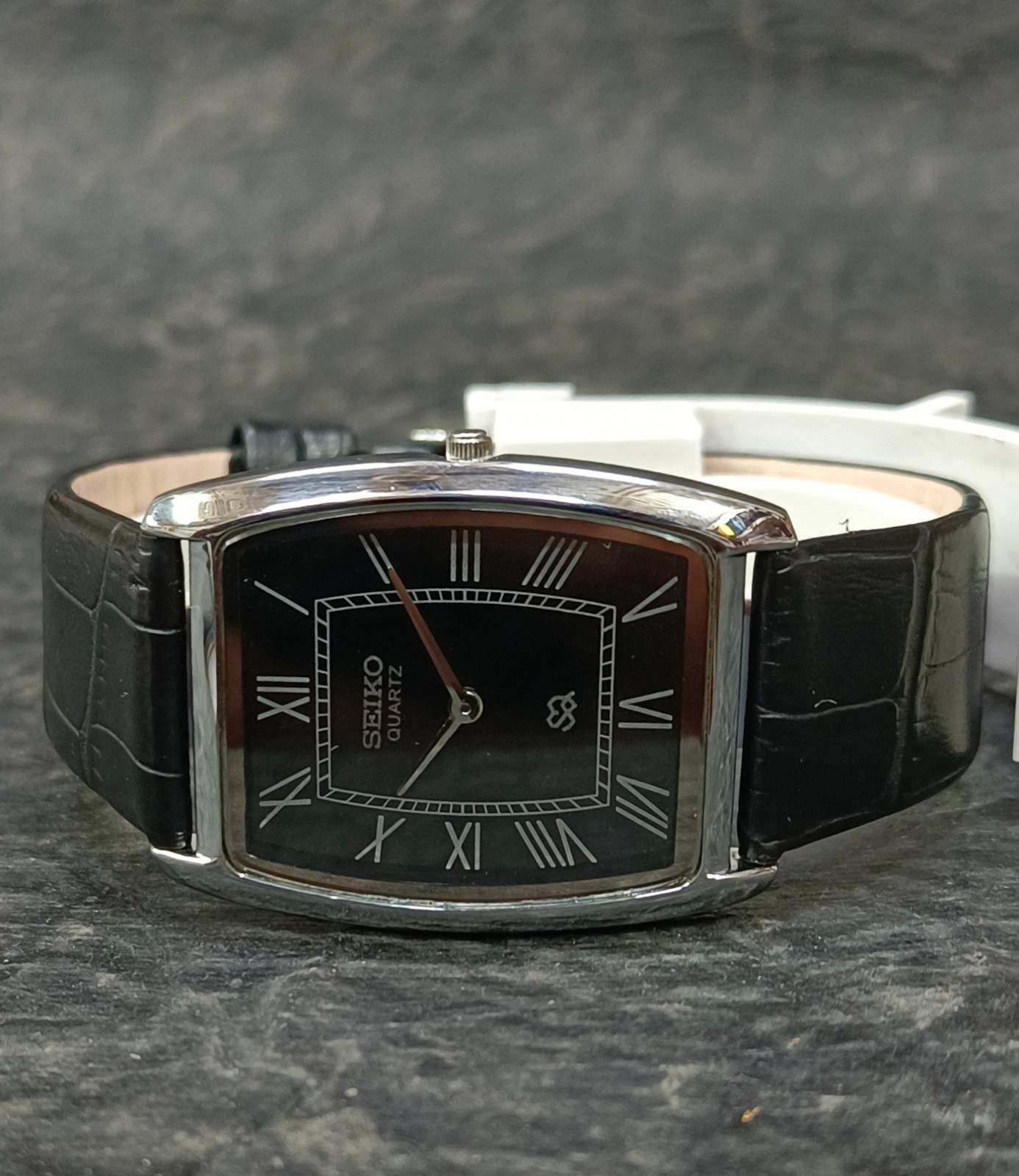 Seiko Quartz Tank Style Slim Watch Two Hands Classic Roman Dial Dress Wristwatch