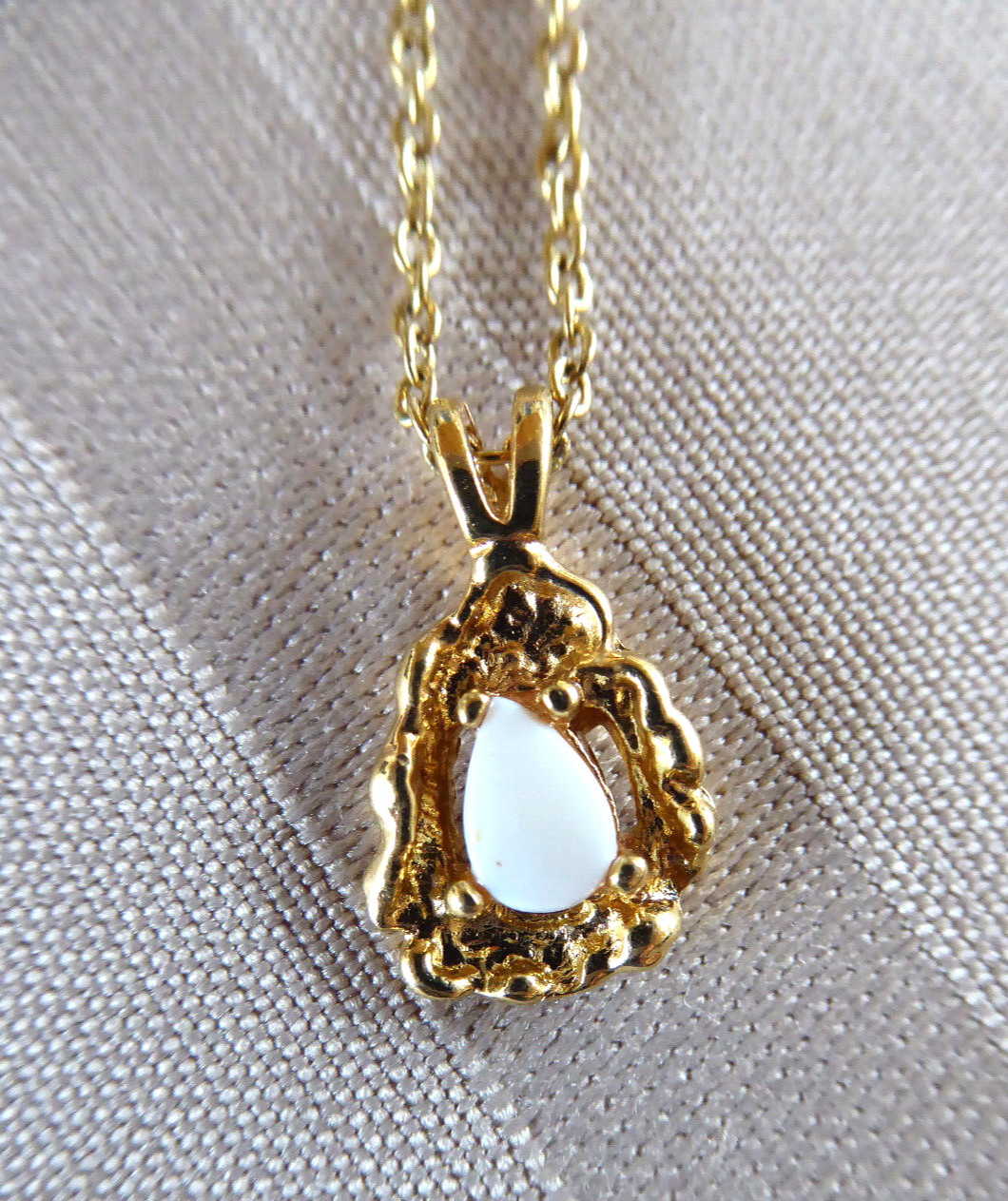 WOMEN’S GOLD NUGGET WITH TEAR DROP WHITE STONE CHAIN NECKLACE 17-1/2″