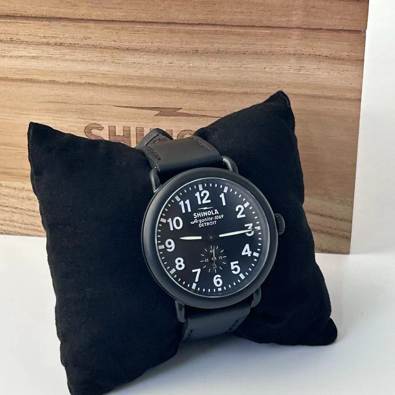 Shinola Runwell Argonite 1069 Quartz Men’s Watch Black Dial Leather Strap 41mm