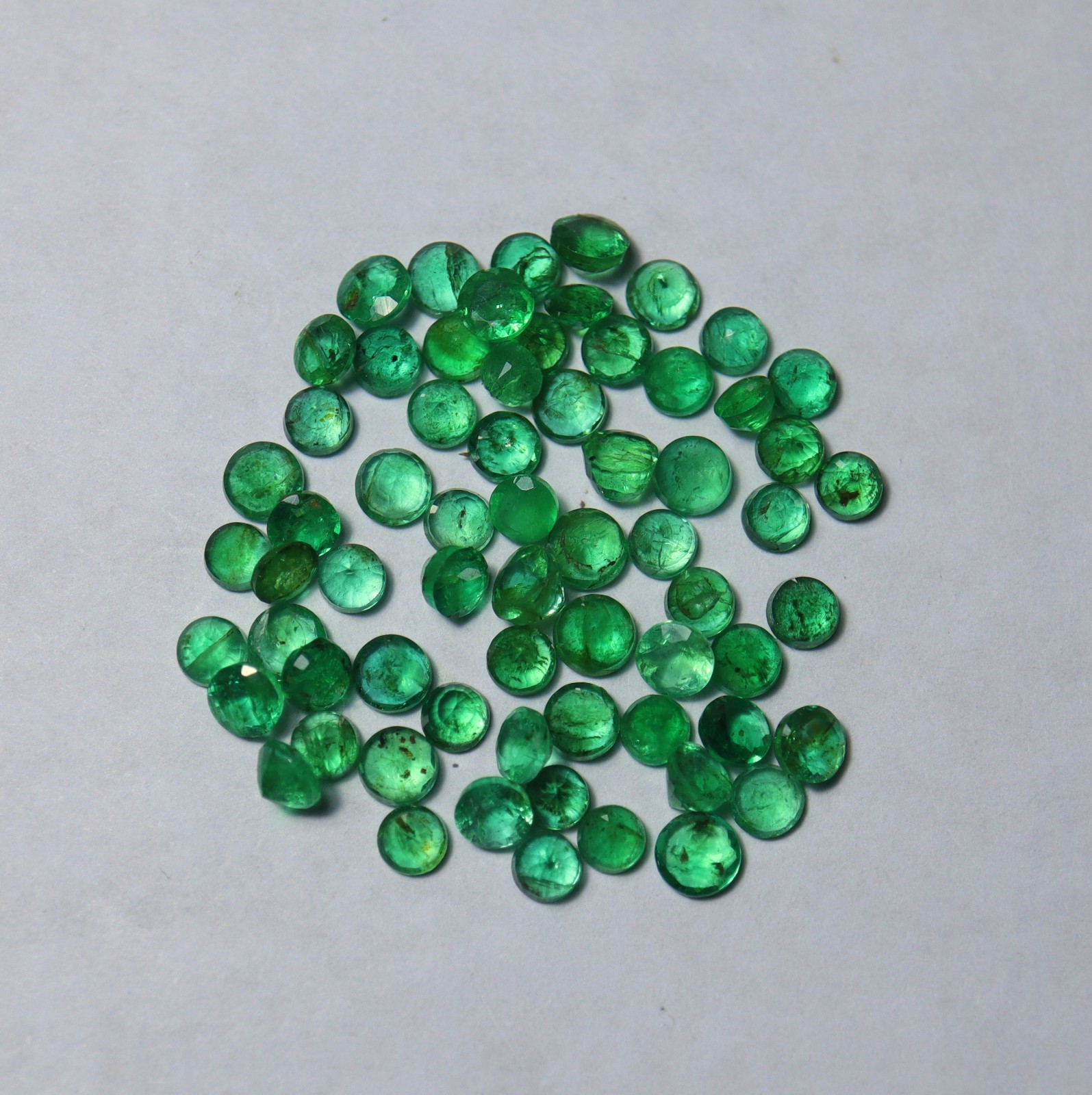 6.5Ct Natural Green Zambia Emerald Faceted Round Gemstones 66 Pcs Lot 2.5 To 3MM