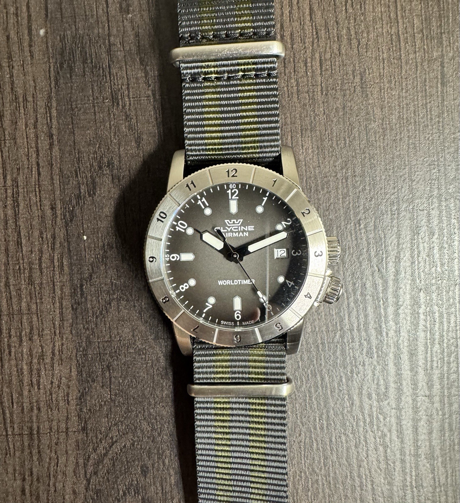 Glycine Airman Worldtimer Quartz Watch 42mm Swiss Made Black Dial GL1023