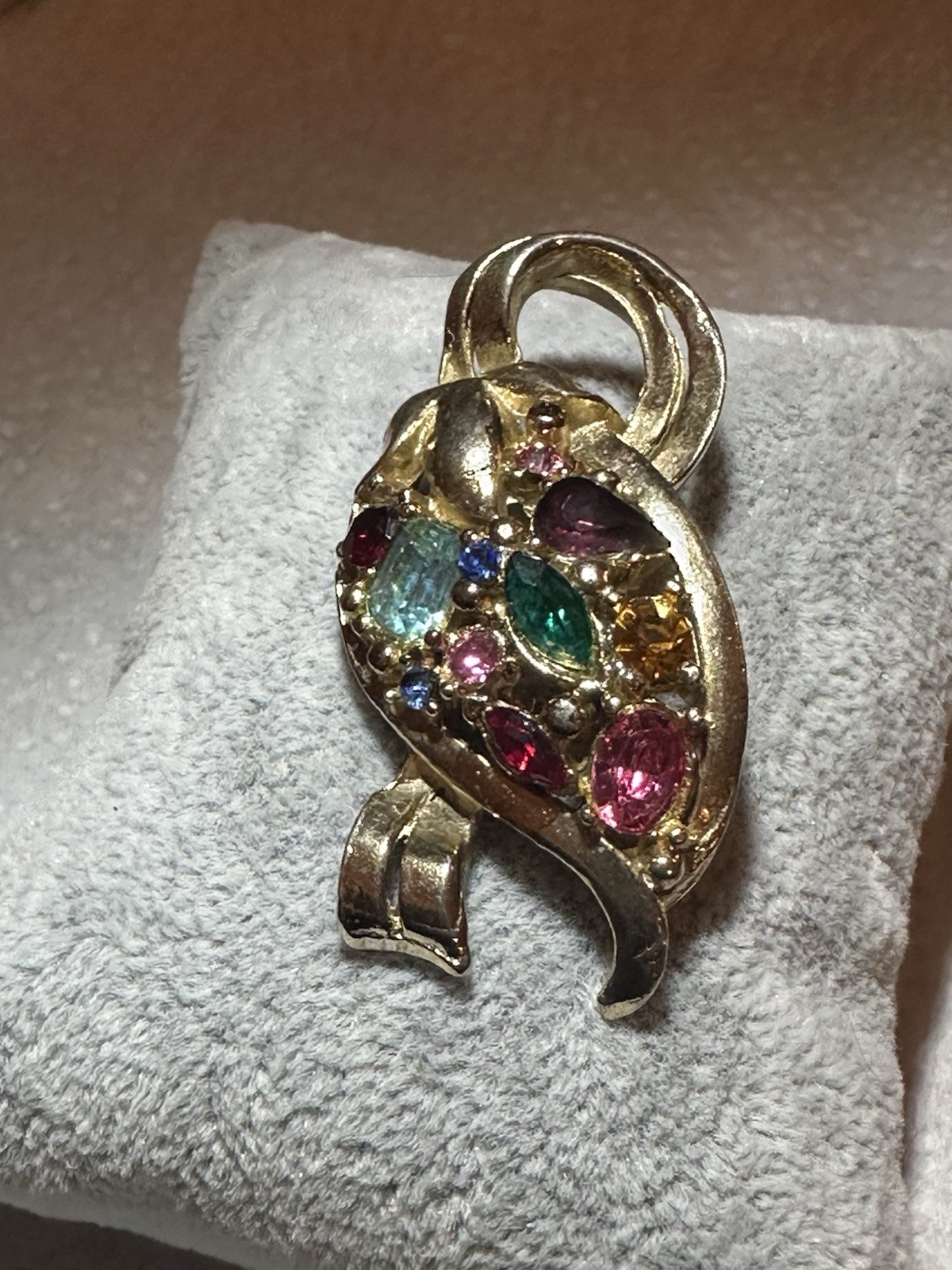 VINTAGE MULTI COLOR GOLD TONE RHINESTONE FRUIT BROOCH