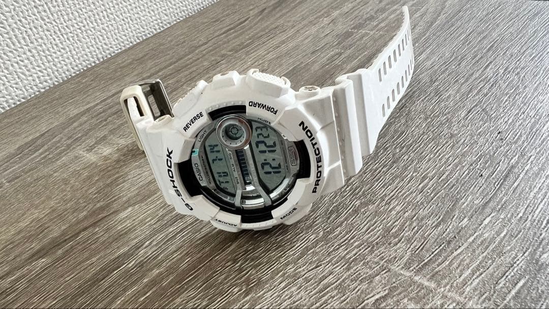 Excellent condition CASIO G-SHOCK white digital watch, 20 ATM water resistant.