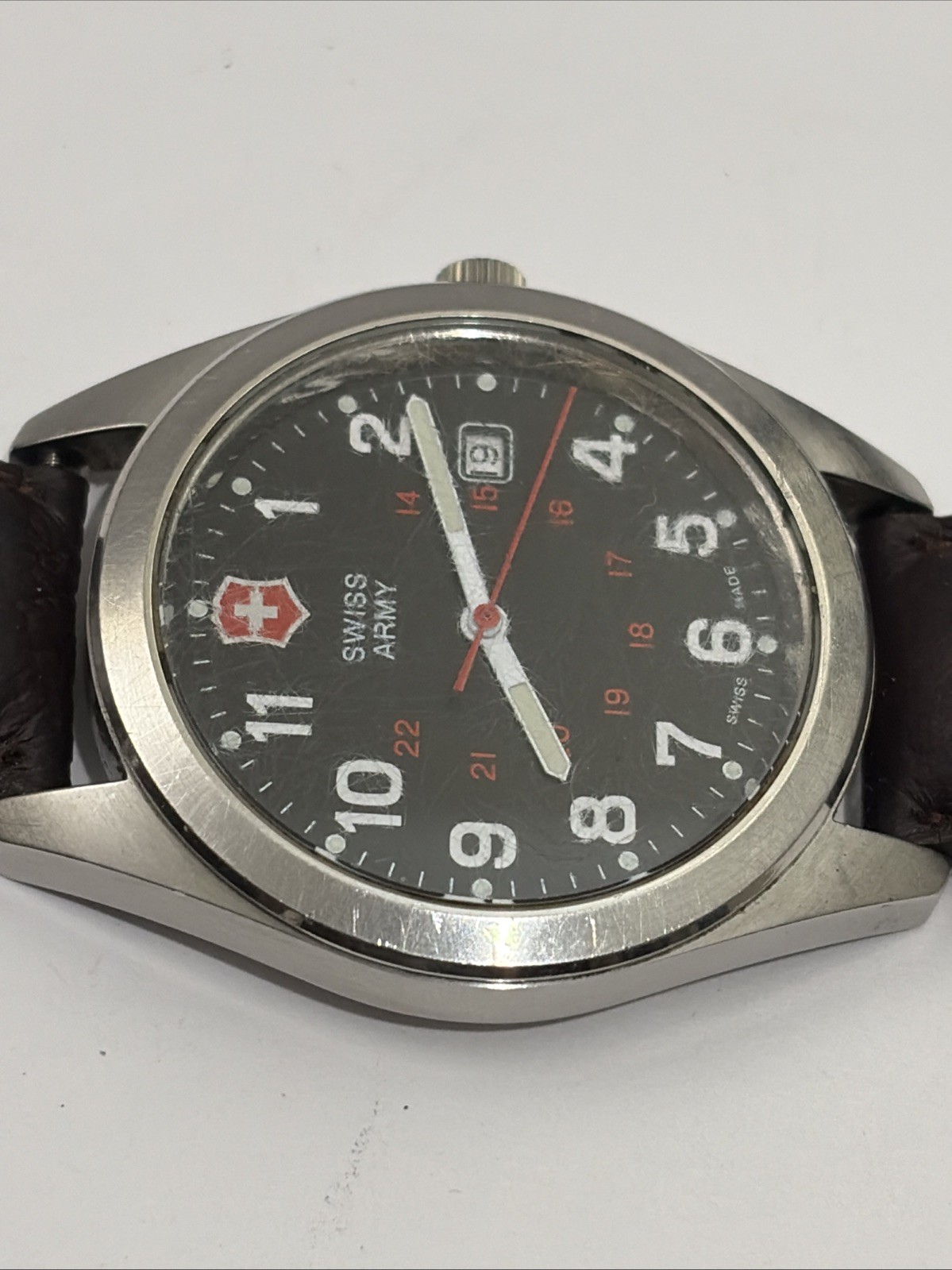 VICTORINOX SWISS ARMY GARRISON MEN’S WATCH 40 MM W/ NEW BATTERY!