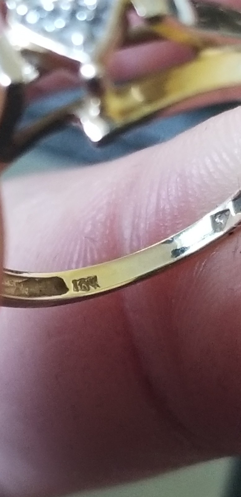 10K Solid Yellow Gold Diamond Heart Ring Size 7 1.95g