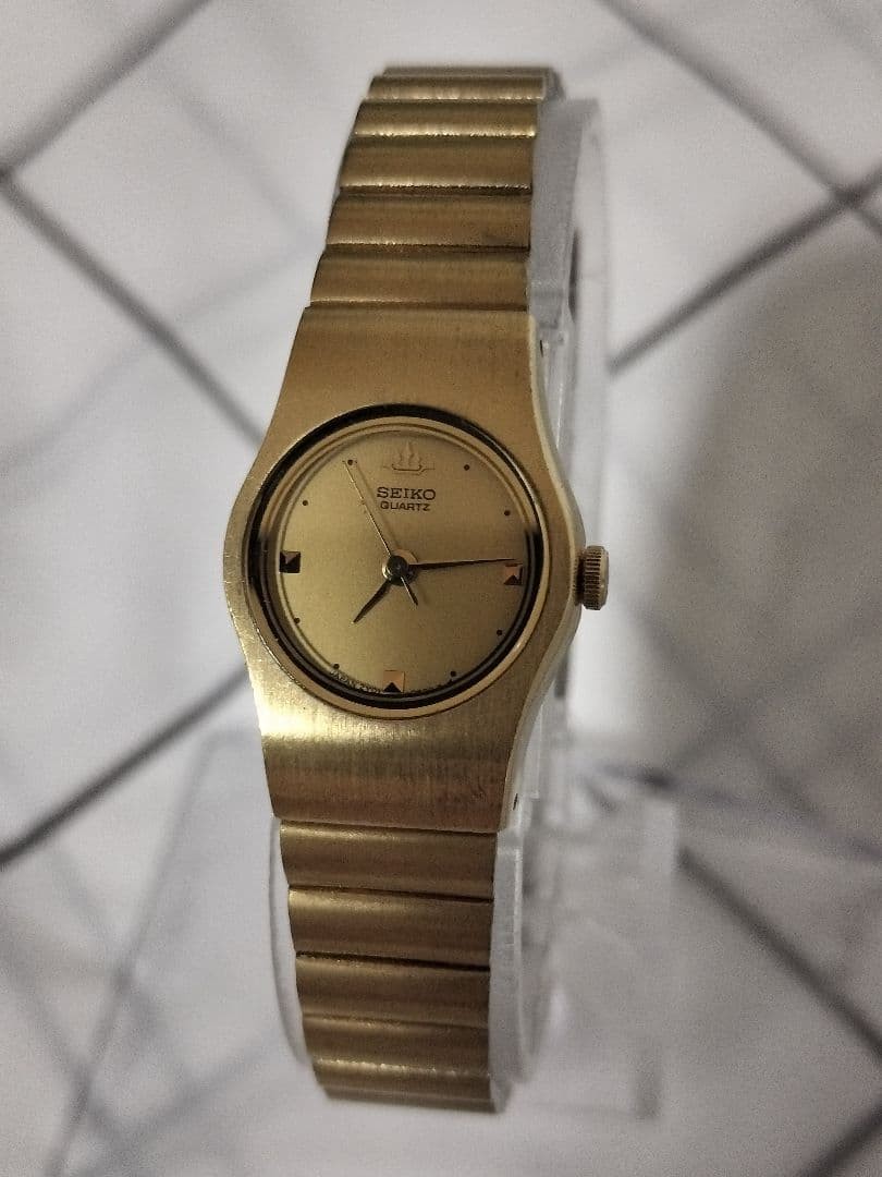 Mint condition KING SEIKO 2Y01-0130 gold watch, fully functional.
