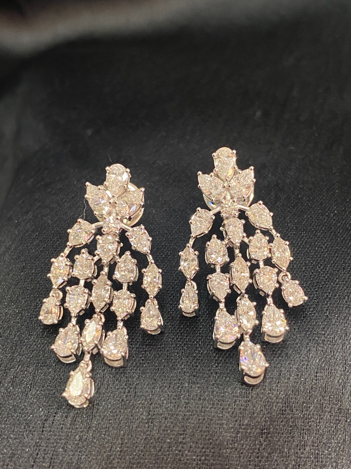 Beautiful 4.07 Cts Pear Marquise Round F/VS1 Diamonds Dangle Earrings 18K Gold