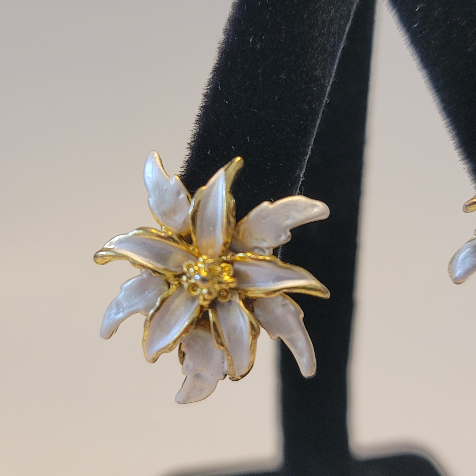 Vintage Clip On Earrings Gold Tone with White Enamel Edelweiss Blossom Motif