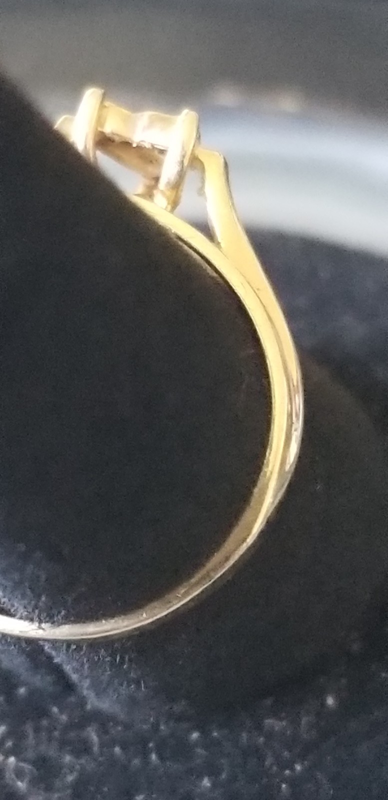 10K Solid Yellow Gold Diamond Heart Ring Size 7 1.95g