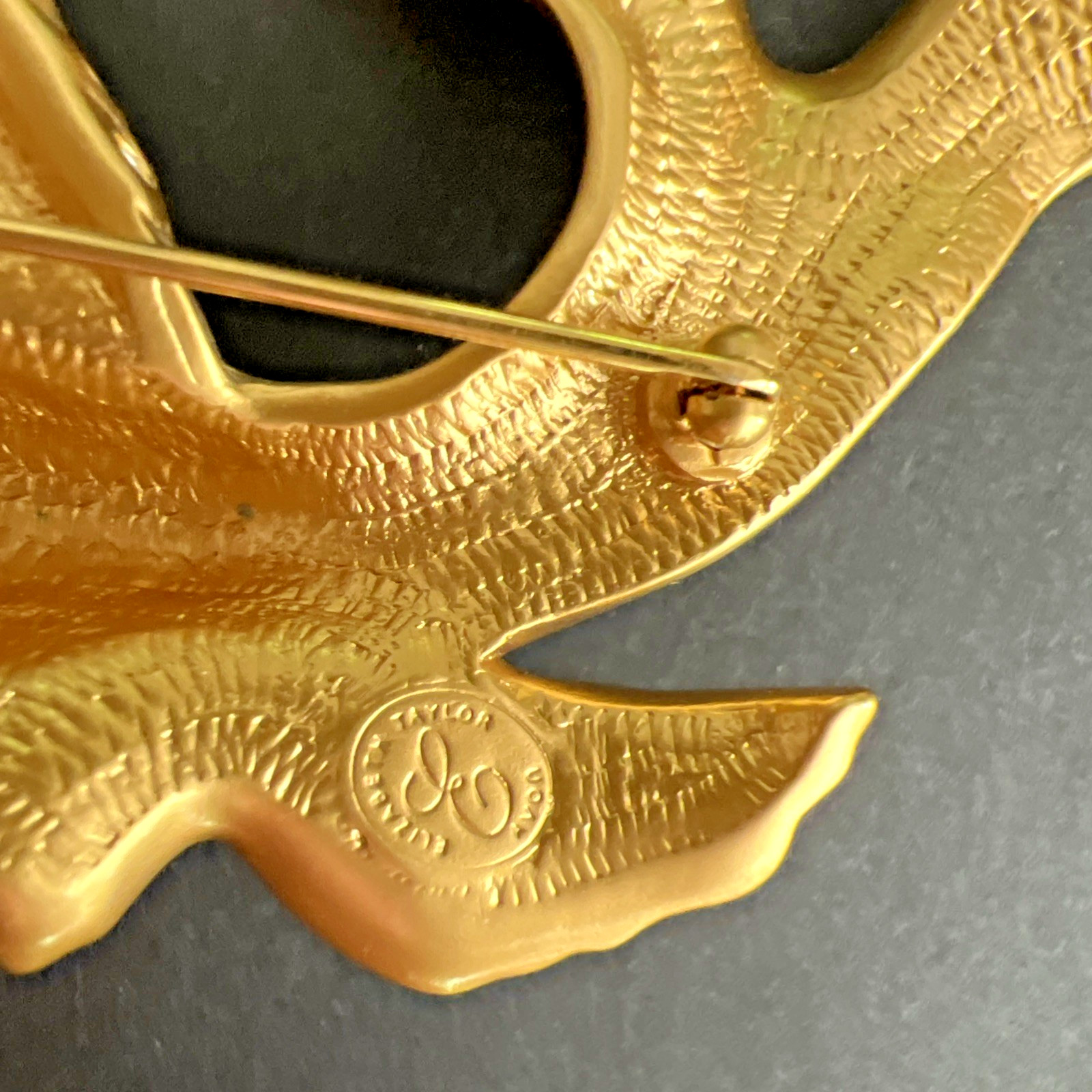 VTG. SIGNED 1990’S AVON ELIZABETH TAYLOR SHIMMERING SEA KOI FISH BROOCH