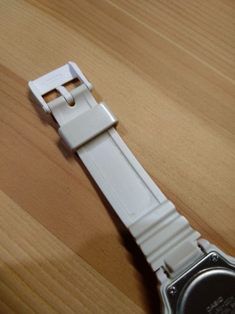CASIO LRW-200H White Gold Watch with Date Display