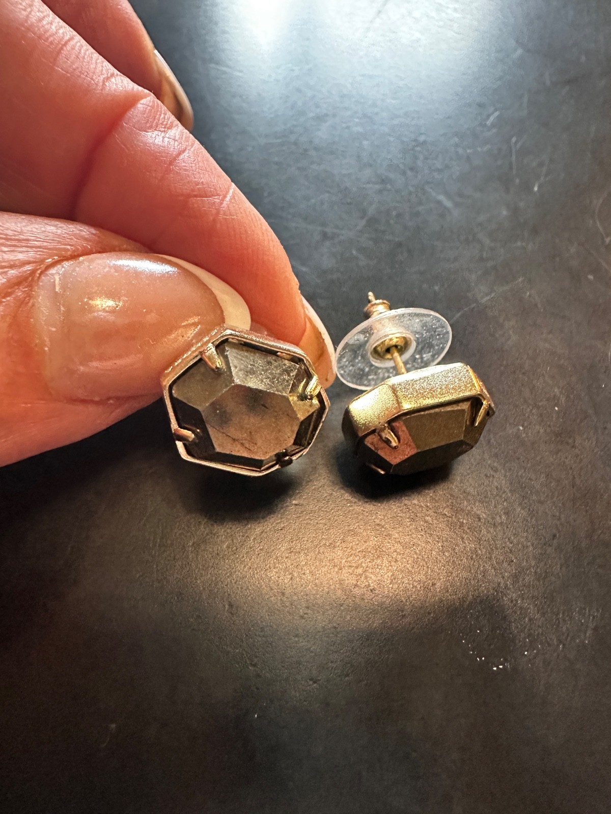 KENDRA SCOTT LOGAN STUD HEXAGONAL PYRITE GRAY DRUZY