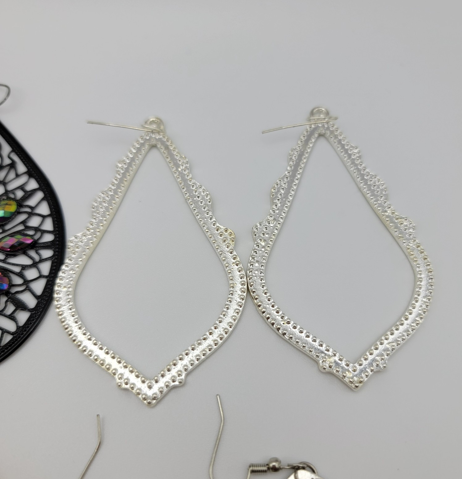 Fashion Earrings LOT 18-Pairs Style For Every Occasion Mixed Materials Mix Metal
