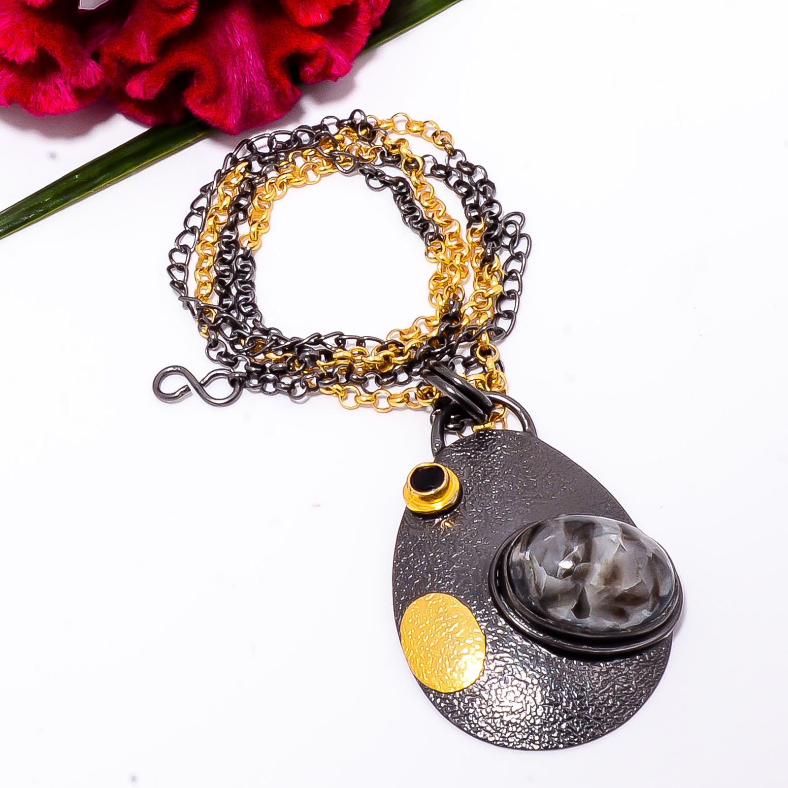 Prehnite, Black Onyx Gold Rhodium 925 Sterling Silver Chain Pendant 18-22″ Sku49