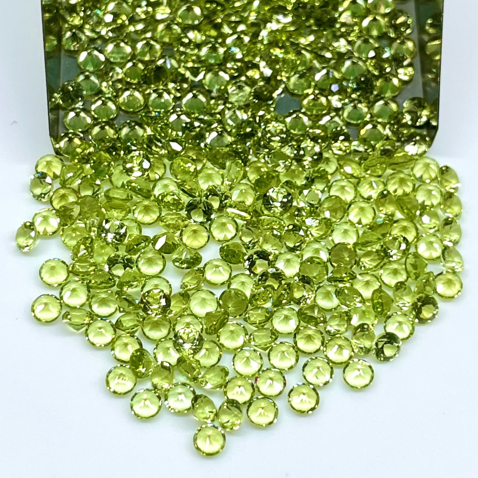 VVS 50 Pcs Natural Peridot 2.75mm Round Diamond Cut Loose Untreated Gemstones