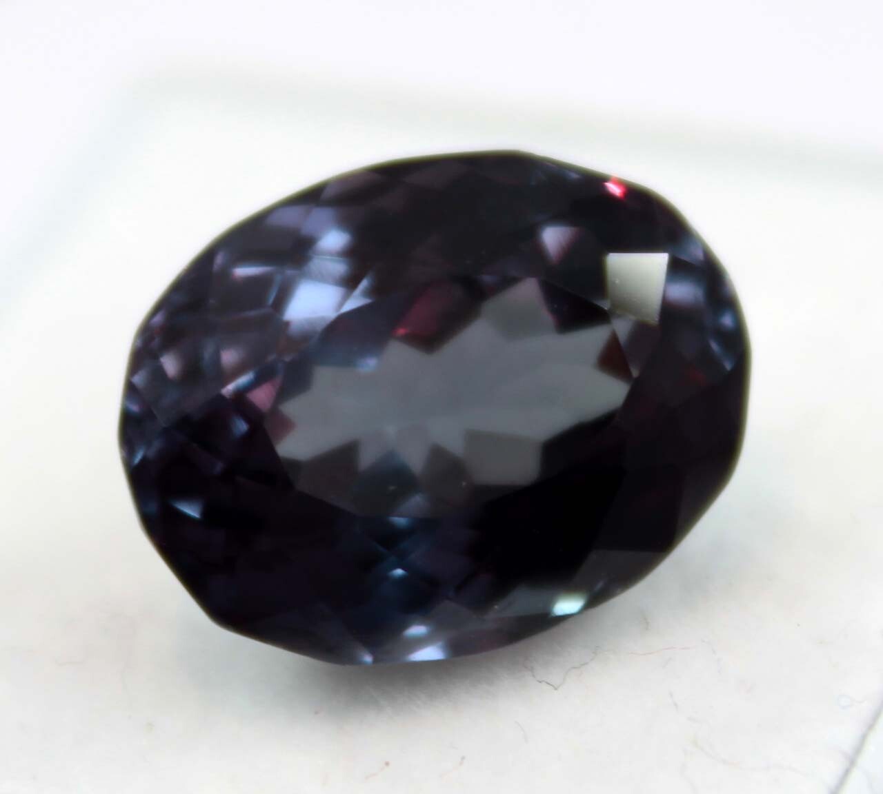 Natural Alexandrite Loose Gemstone 11 CT Oval Cut Color Changing Certified