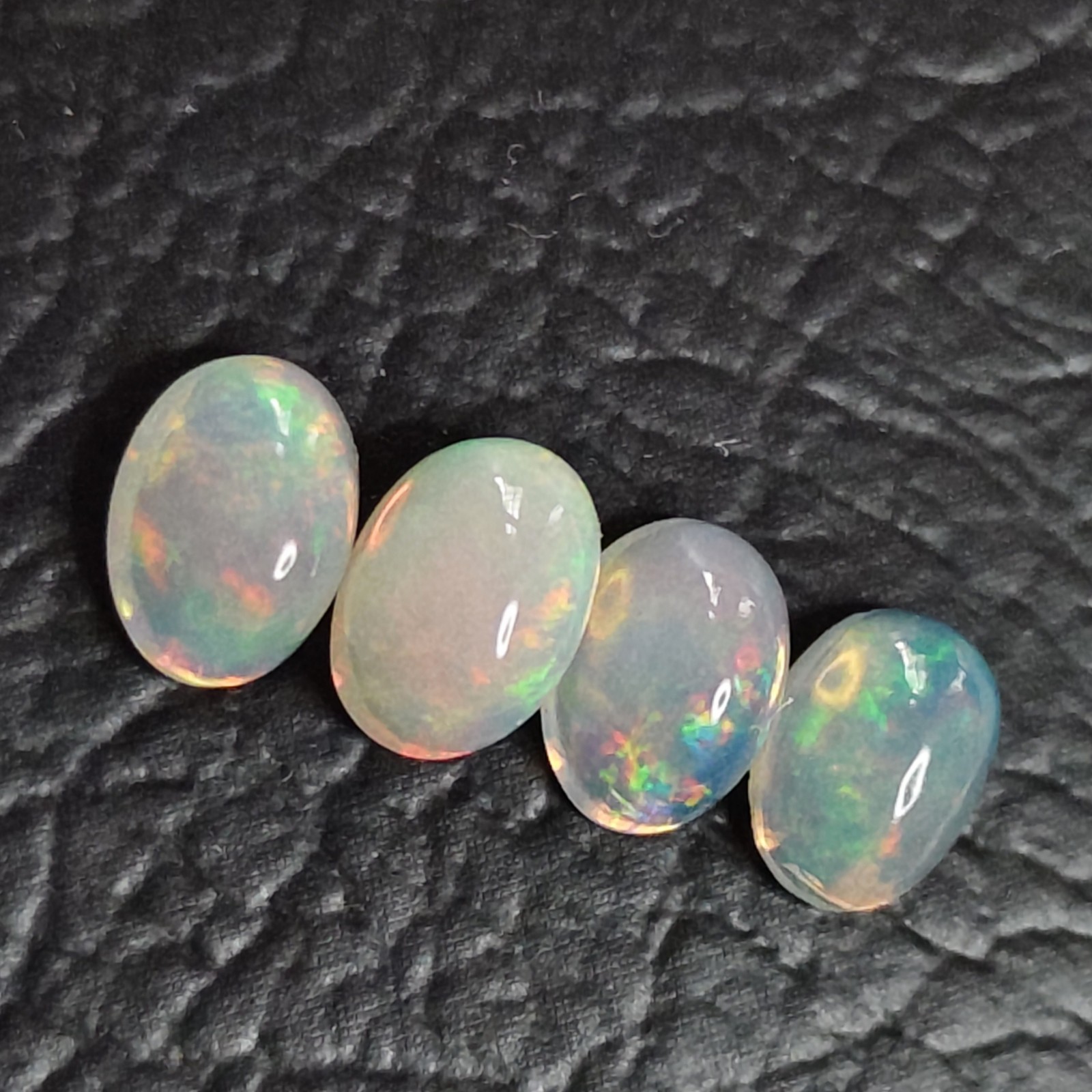 2.88Cts CHEERFUL NATURAL ETHIOPIAN OPAL OVAL 7/5 MM 4PCS