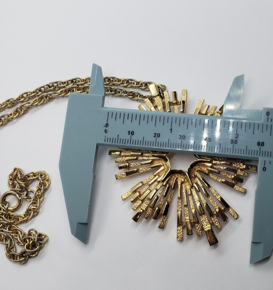 Vtg TRIFARI Goldtone Sunburst Modernist 60’s Glam Statement Pendant Necklace 25″