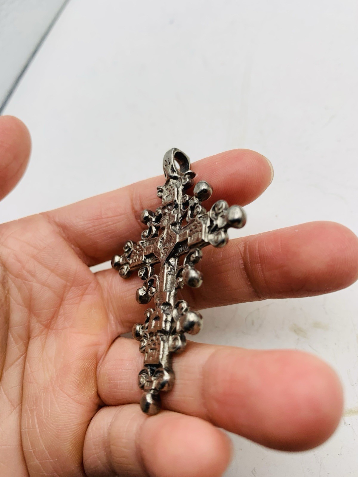 Vintage 1992 Metropolitan Museum of Art Silver Tone Byzantine Cross Cleo Pendant