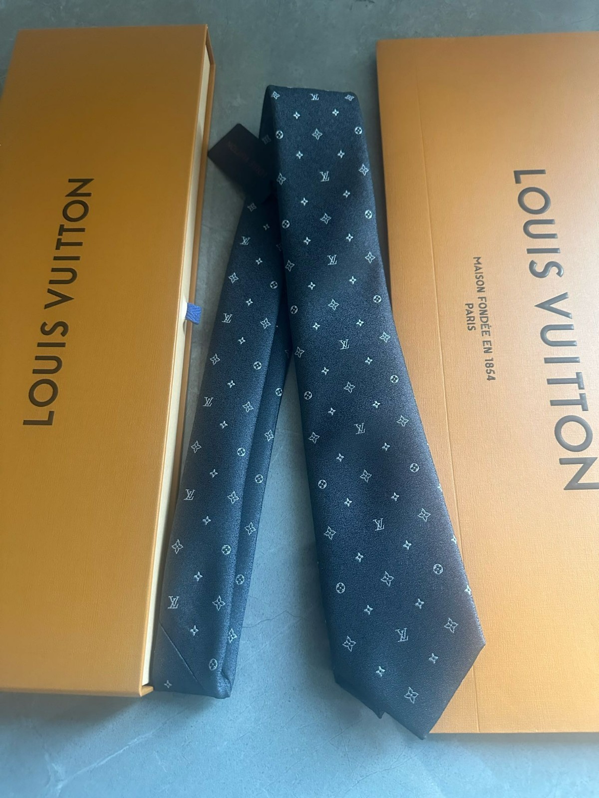 Louis Vuitton Men’s Monogram Tie Grey Slim Full Packaging