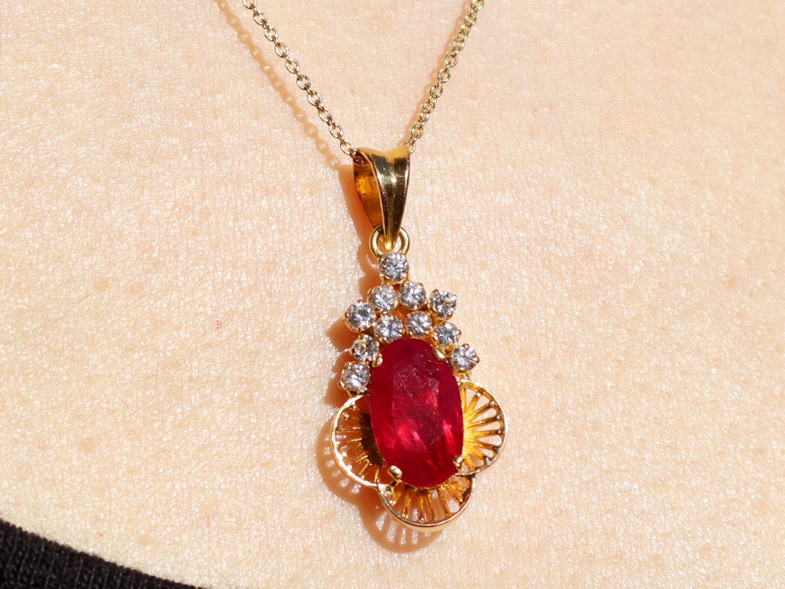 Vintage 2.53Ct Ruby and 0.48Ct Diamond, 18k Yellow Gold Pendant Circa 1980
