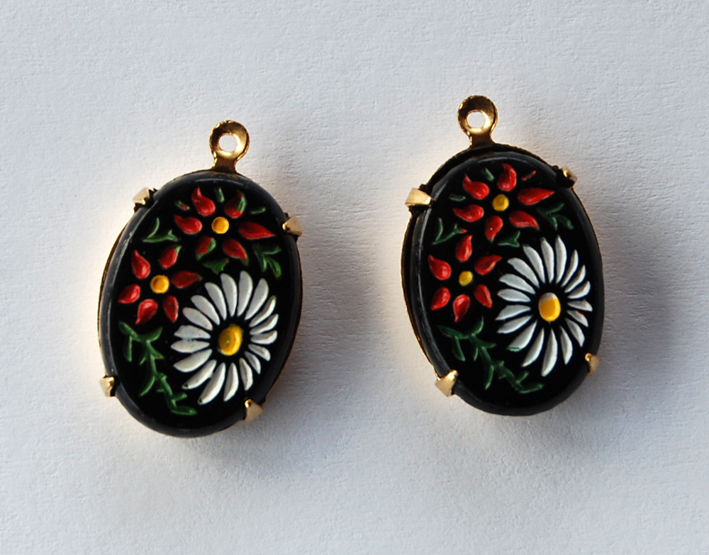 VINTAGE ETCHED GLASS FLORAL PAINTED OVAL BEAD PENDANT RARE 18x13mm BLACK ENAMEL