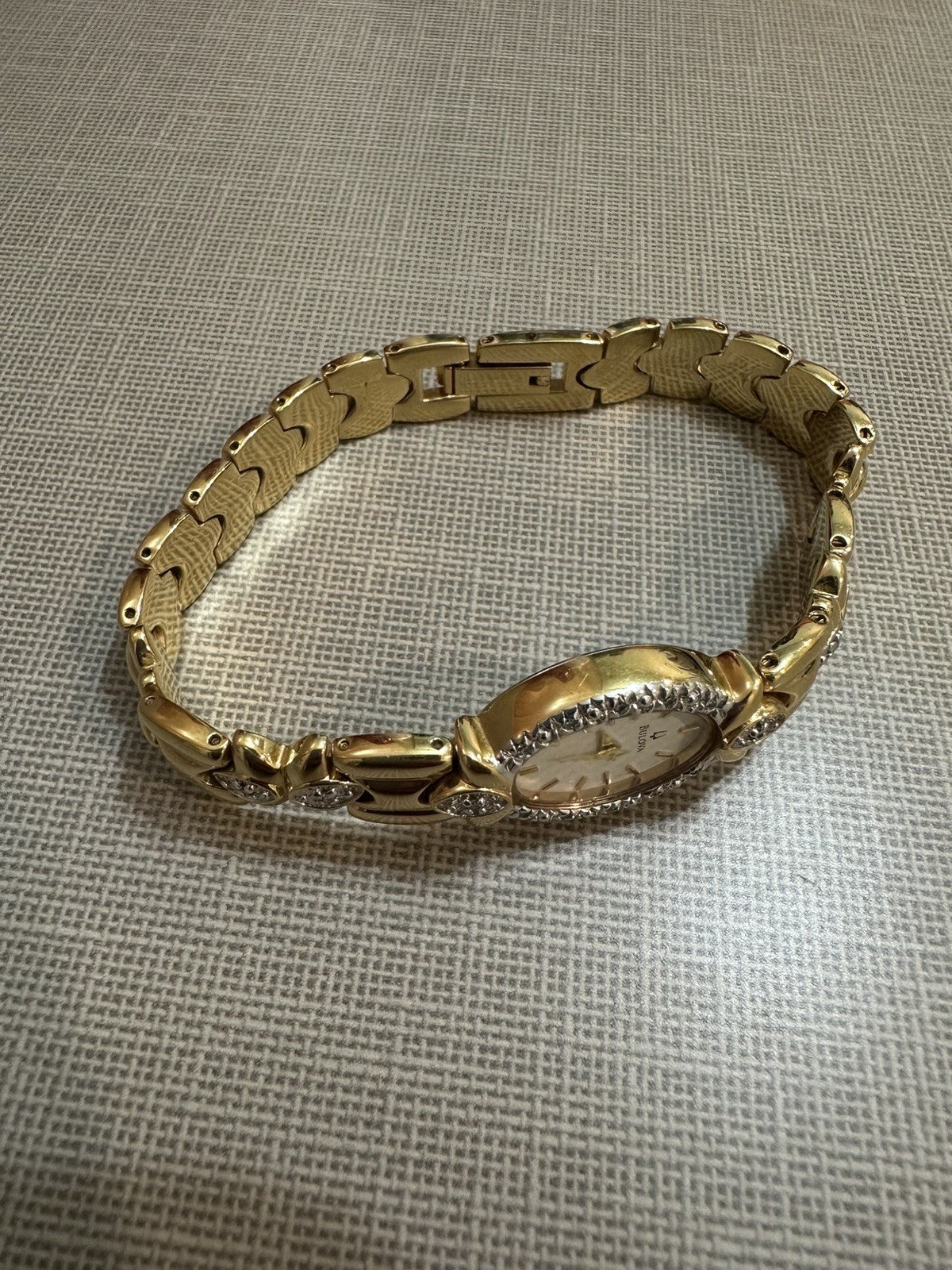 VINTAGE 7″ BULOVA 98R34 LADIES DIAMOND ACCENT BEZEL WATCH