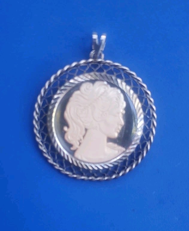 Vintage 1/4 ounce .999 Fine Silver Cameo Women’s Image Coin Pendant Charm