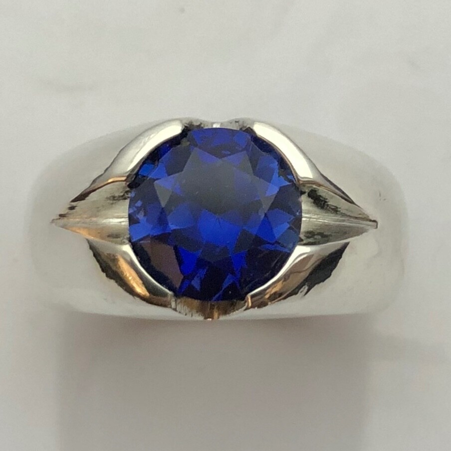 MJG STERLING SILVER MEN’S RING-V GROOVE. 10MM LAB SAPPHIRE. . SIZE 10