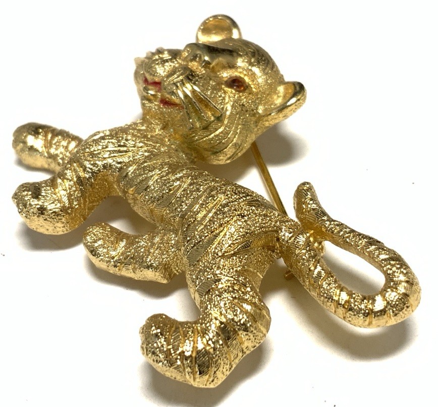 Monet Gold Tone Orange Rhinestone Eyed Cat Pin LY108