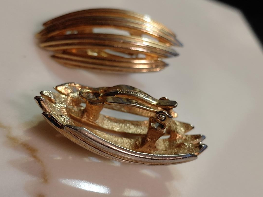 Vintage 1970’s GIVENCHY Paris – New york earrings
