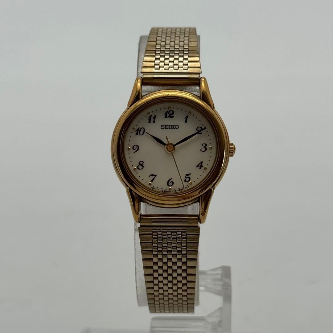 SEIKO new battery wristwatch working item V701 1930 bracelet