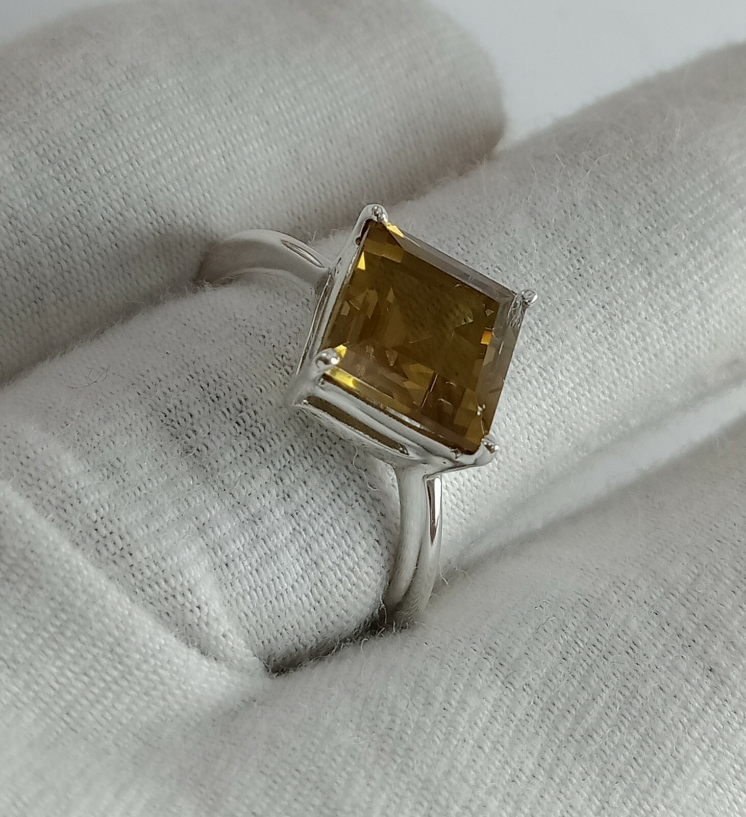Gorgeous Zultanite Ring-Seven Color Changing Ring-Unique Zultanite Ring