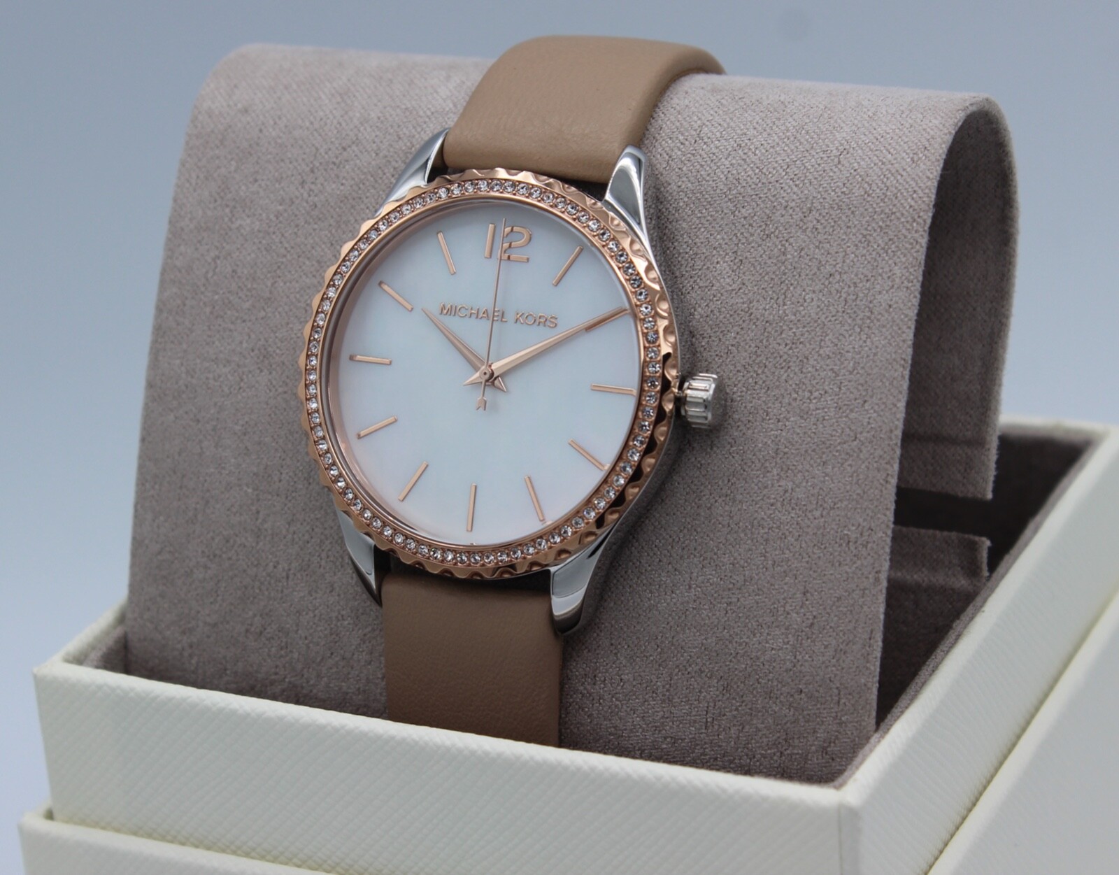 NEW AUTHENTIC MICHAEL KORS LAYTON SILVER BROWN LEATHER MOP WOMEN’S MK2910 WATCH