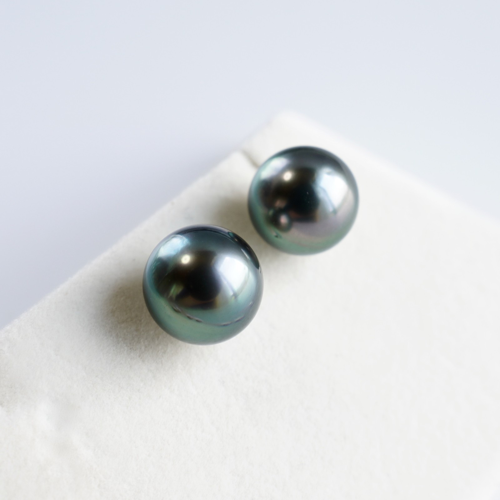 9-9.2mm Near Round Green Tahitian Pearl Stud Earrings 925 Sterling Silver