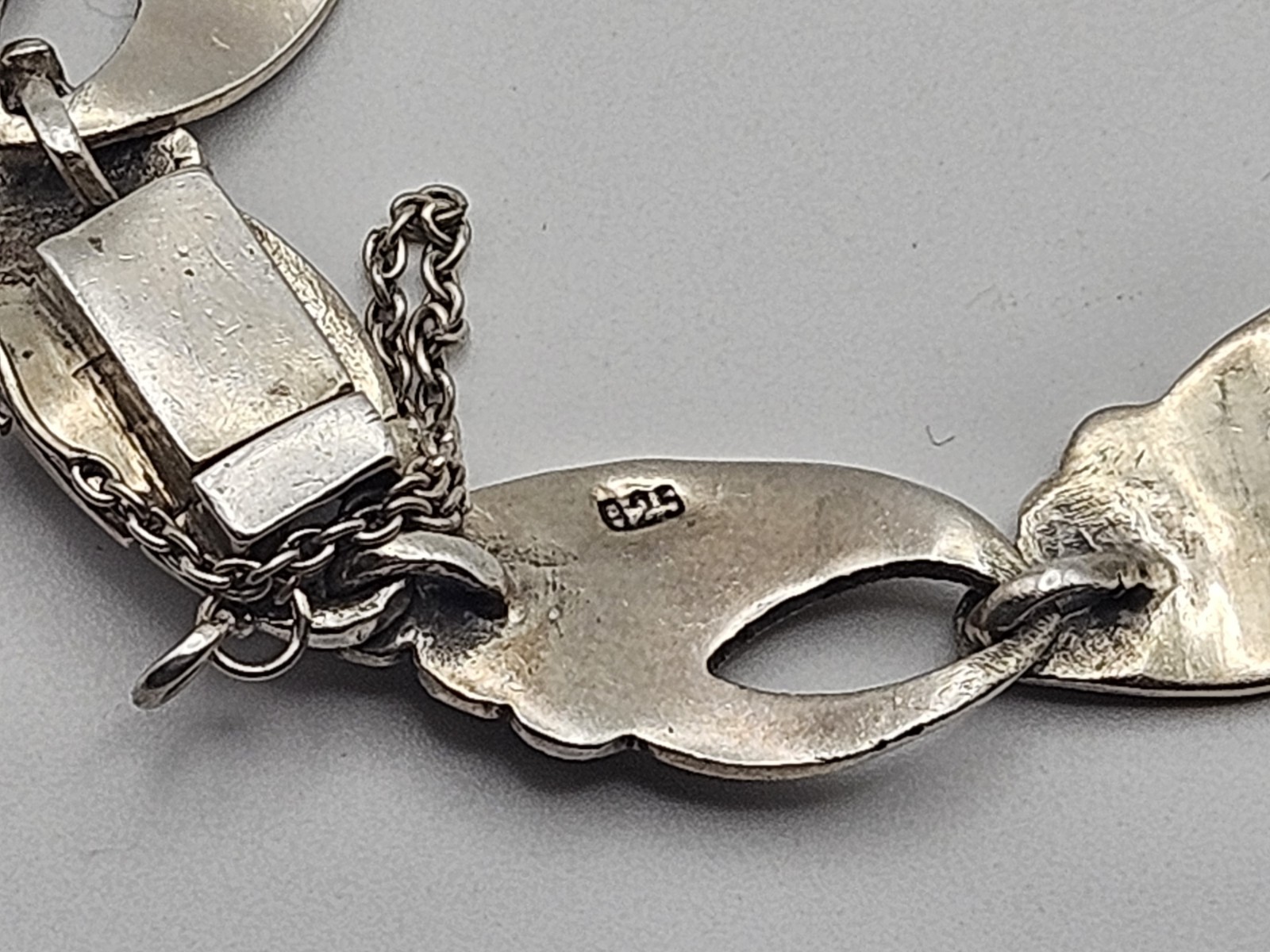 925 Vintage Marcasite Bracelet Size 7.25 Box Clasp With Safety Chain.