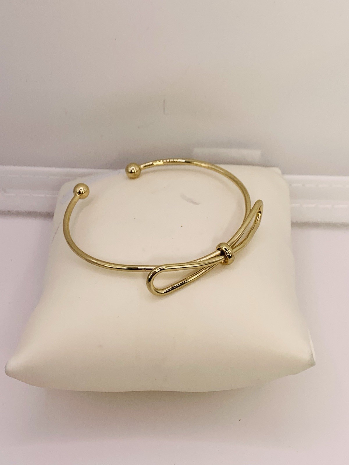 2” Long,18k Gold Filled 7.83 Gram, 2.0mm Wide Bangle. (#BG12)