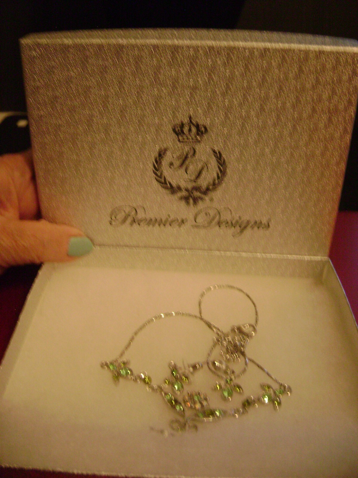 VTG PREMIER DESIGNS Silvertone Pink & Green CRYSTAL Pierced Earrings & Necklace.