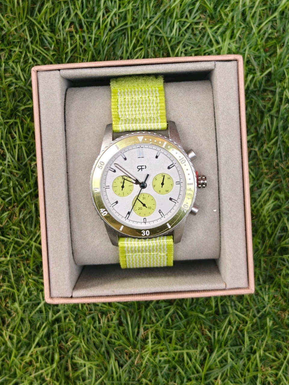 Parfois Watch Stainless Steel Back Quartz Movement Green Strap – New