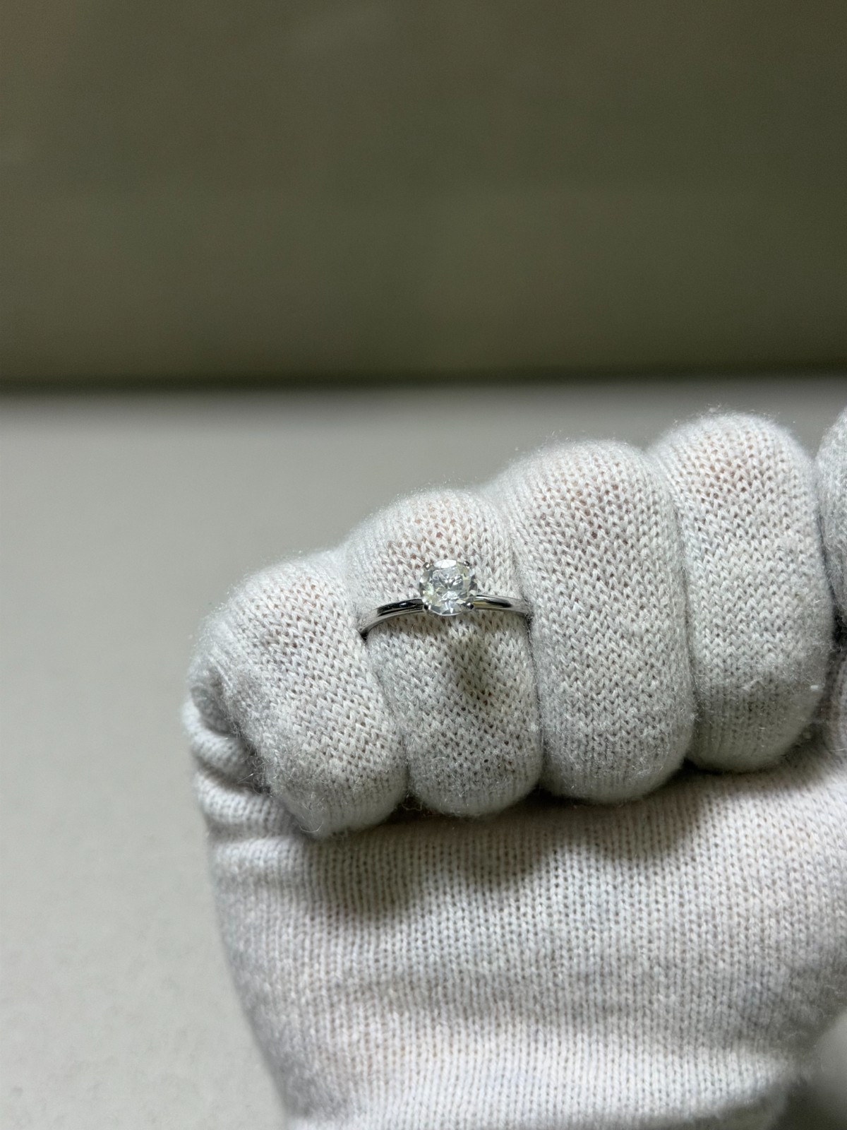 Silver Tone Round Ring With White/Transparent Main Stone Size 11.75