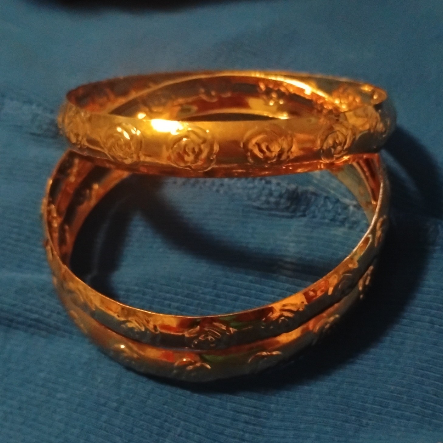Gold Tone Floral Rose Pattern Bangle Bracelets Set of 3 Round Metal No Stone