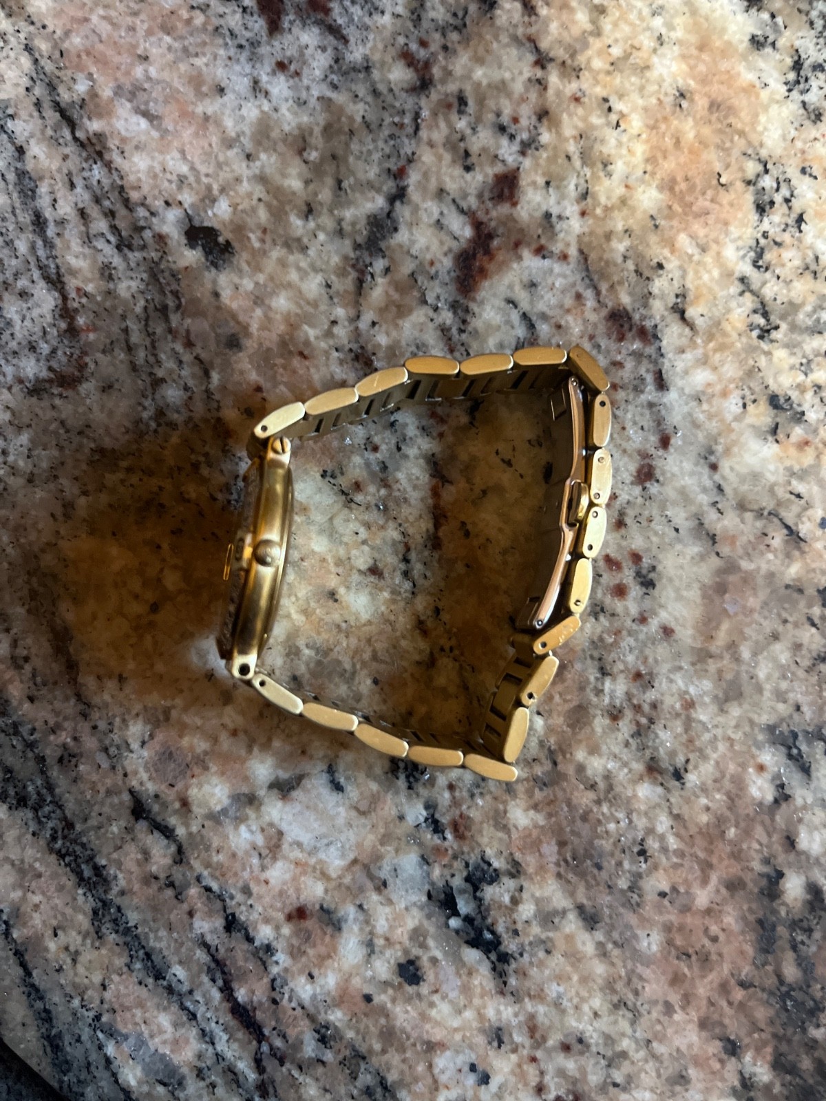 gucci watch 9200m gold