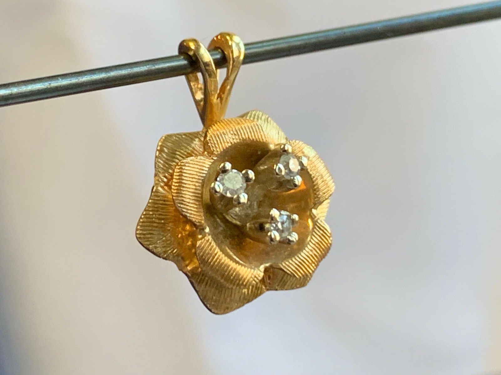 14K Yellow Gold Diamond Flower Pendant 3.29g Fine Jewelry Rose Charm *READ*