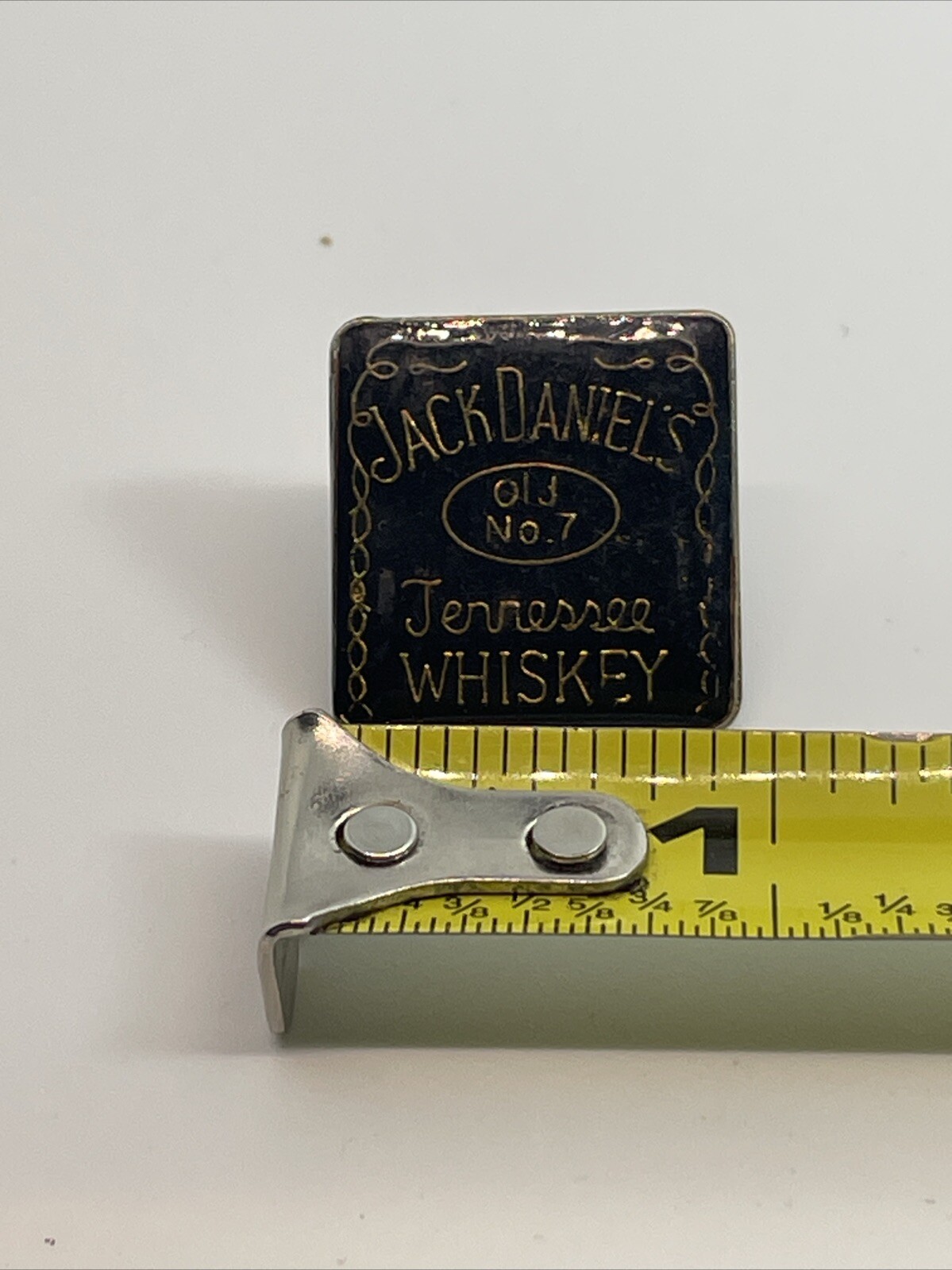Jack Daniels Tennessee Whiskey Lapel Pin Estate Find Fashion Jewelry KG JD