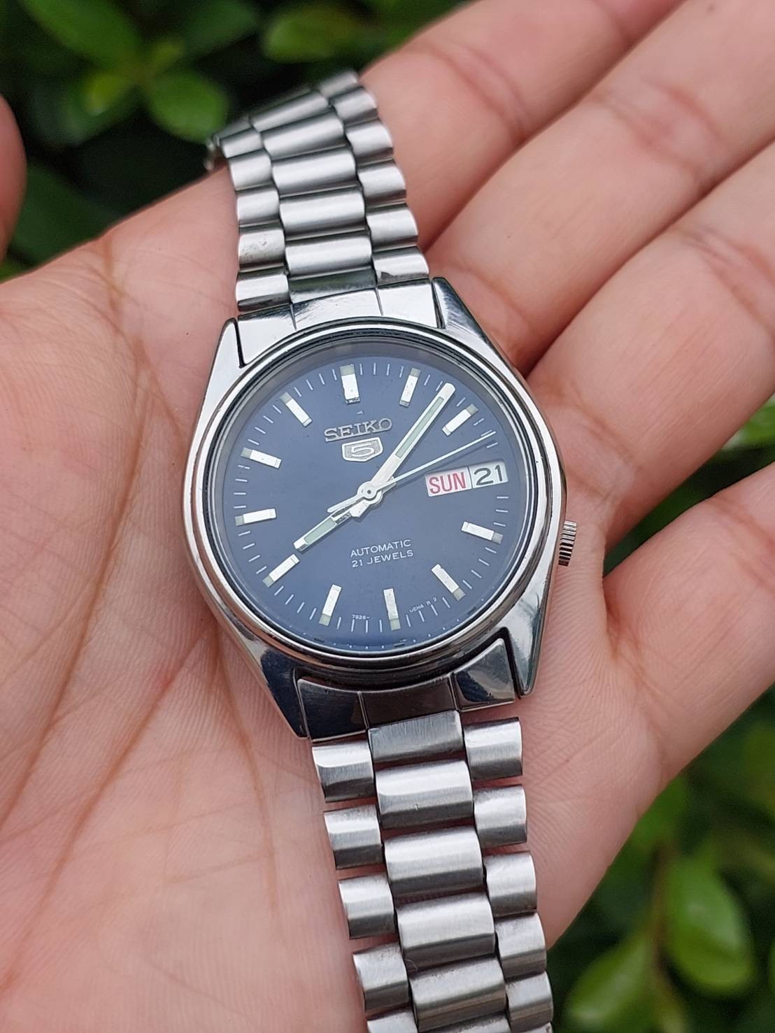 Vintage Seiko 5 Automatic Dark Blue Dial with Exhibition Caseback Mens Watch
