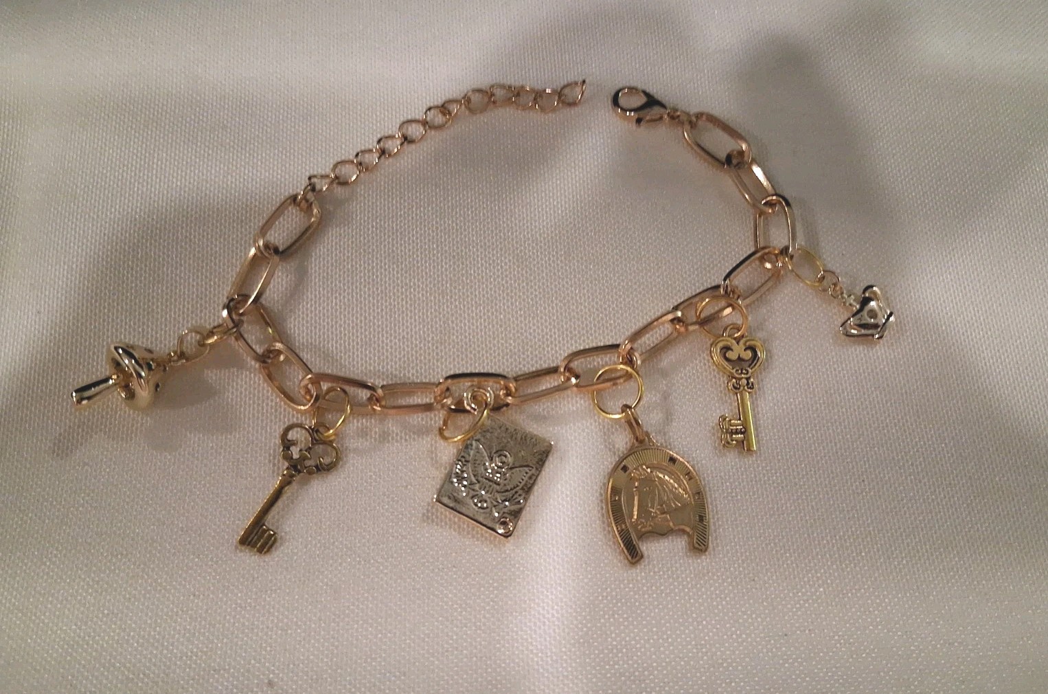 Goldtone Dangle Charm Bracelet, 6 Charms:Horse,Crown,Keys,Mushroom& Amer. Eagle